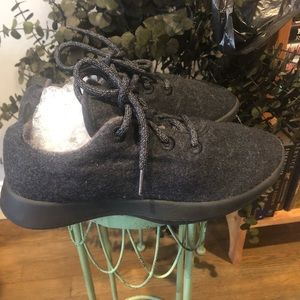 Women's Wool Runners Black/black sole size9